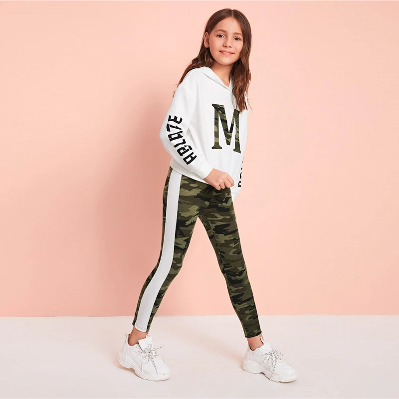 SHEIN/Детский комплект для девочек, толстовка с капюшоном и надписью и камуфляжные леггинсы, коллекция года, весенний комплект одежды с длинными рукавами для активного отдыха