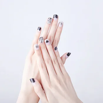 

24pcs/Set Stud Rhinestone Fake Nails Short Design Black Heart Pattern Full Cover Artificial Nail Art Tips False Nails with Glue