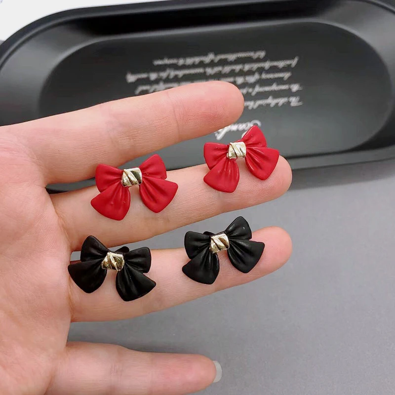 

New Korean Sweet Black Red Bow Metal Spray Paint Short Stud Earrings for Female Simple Fashion Jewelry Gifts