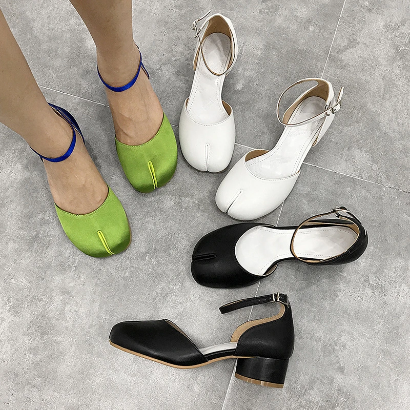 Разноцветные туфли-лодочки с разрезом; Цвет зеленый, синий; уникальные женские туфли на среднем каблуке с круглым носком, ремешком на щиколотке и вырезами сбоку; модные весенние женские туфли