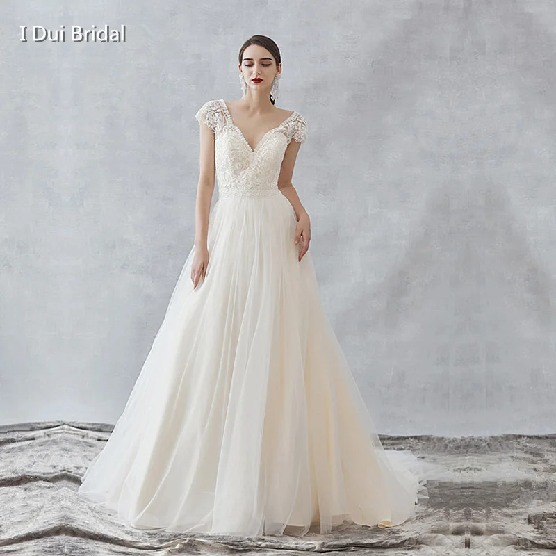 

Short Cap Sleeve V Neck Wedding Dress A Line Bridal Gown Lace Appliqued 2022 New Style