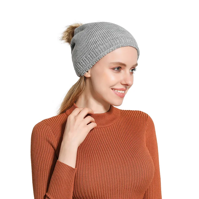 Женская вязаная одноцветная двухслойная зимняя уличная теплая шерстяная шапка с искусственным меховым помпоном