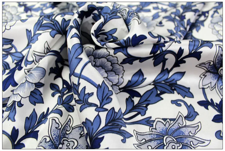 Шелковые ткани для платьев блузки шарфы Одежда метр чистый шелк атлас Шармез 16 мельница белый синий с цветочным принтом высокого класса