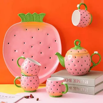 

Strawberry shaped Coffee Set Ceramic Tea Pot Fruit Design Dinkware Water Jug Cold Kettle Kitchen Tool Party Supplies Cartoon Set