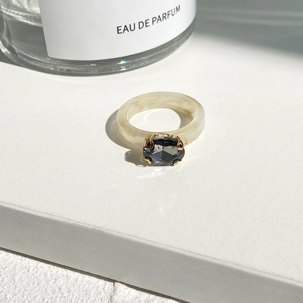 Acrylic Gemstone Ring For Women Shiny Geometric Transparent Ring_voghion.com