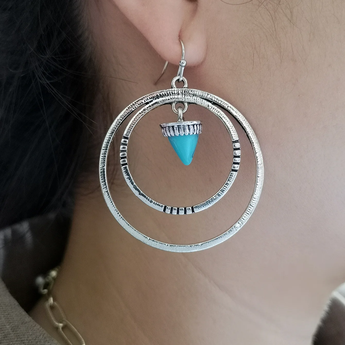 Simple Retro Creative Big Circle Bullet Head Women's Earrings Personality Turquoise Gemstone Sling Swing Hook Jewelry Party Gift |