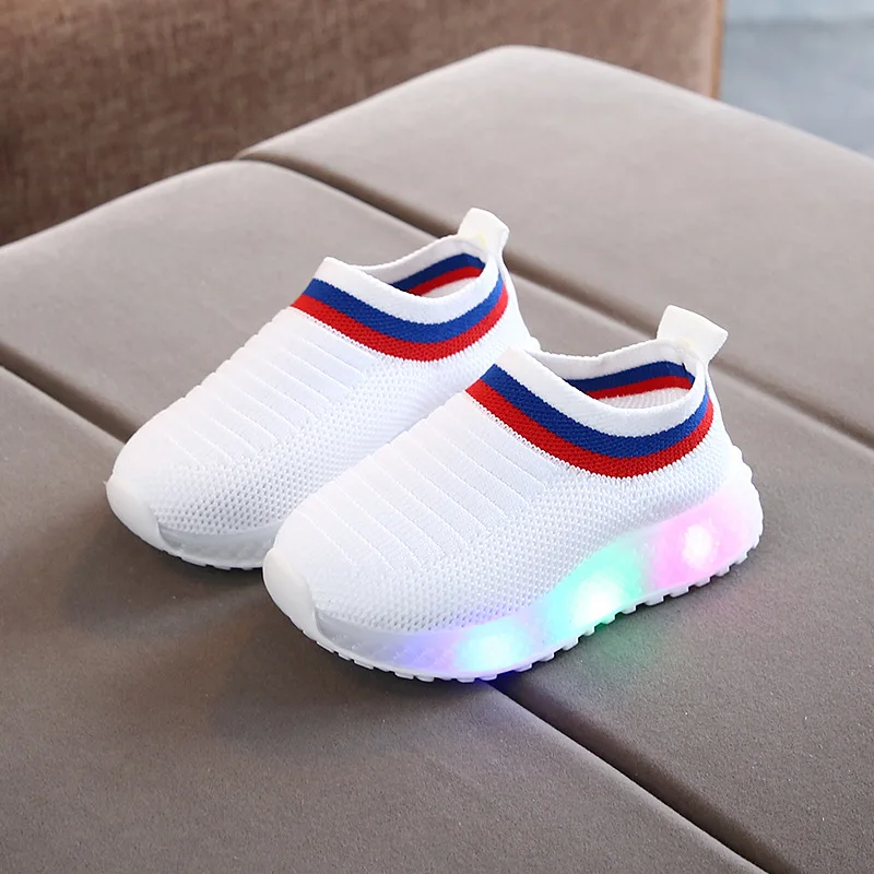 Модные светодиодный свет для малыша; на каждый день; обувь для мальчиков и девочек спортивные туфли для новорожденных нескользящая Мягкая Обувь Туфли из дышащего сетчатого материала со светодиодной подсветкой - Цвет: Белый