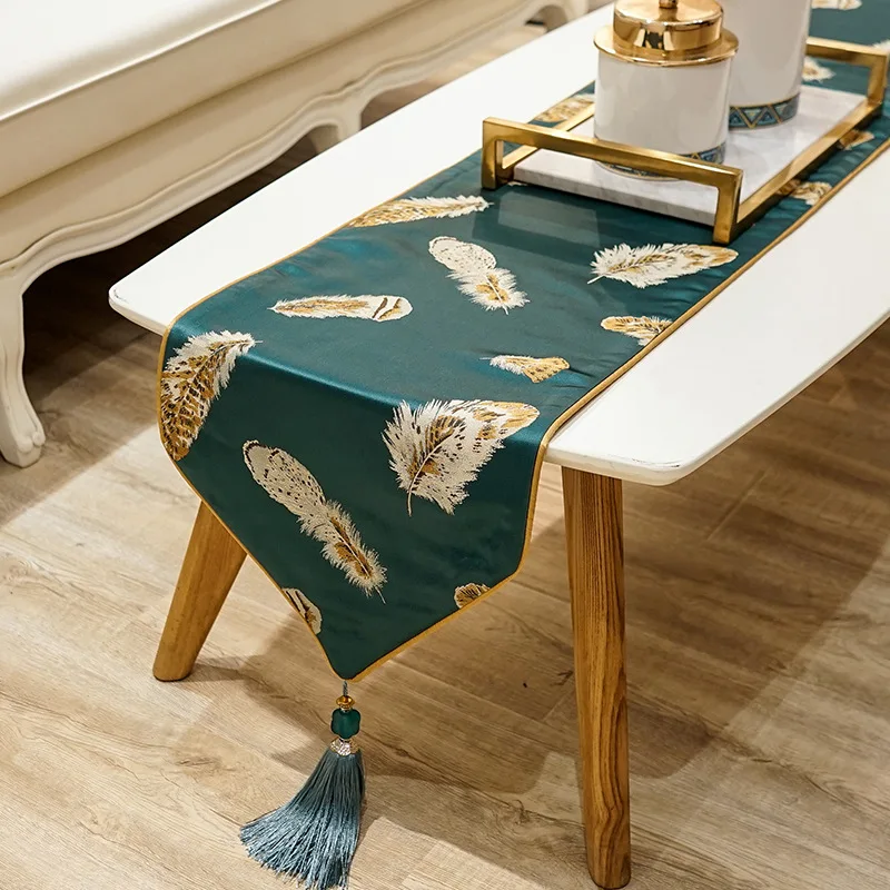 European Style Luxury Feather Table Runner Green Simple Table Flag Dining Tea Table Cover with Tassels Decoration for Home Hotel - Цвет: green