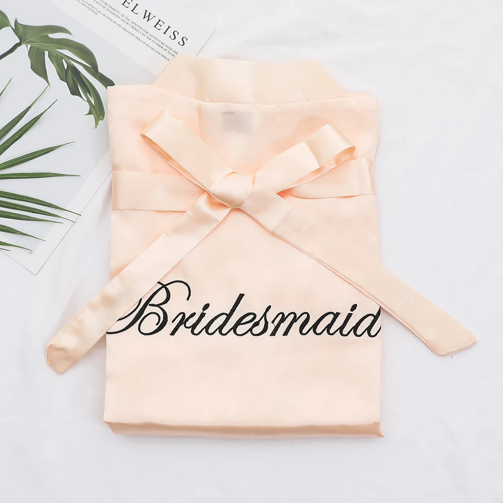 

Pink Bride Bridesmaid Wedding Robe Solid Color V-neck Kimono Gown Embroidery Letter For Nightgown Intimate Lingerie Sleepwear