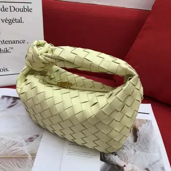 

2020 New Fashion Woven Clouds Bag Women's Leather Shoulder Bag Minimalist Clutch Bag Soft Dumplings Brand Design Bag Spot