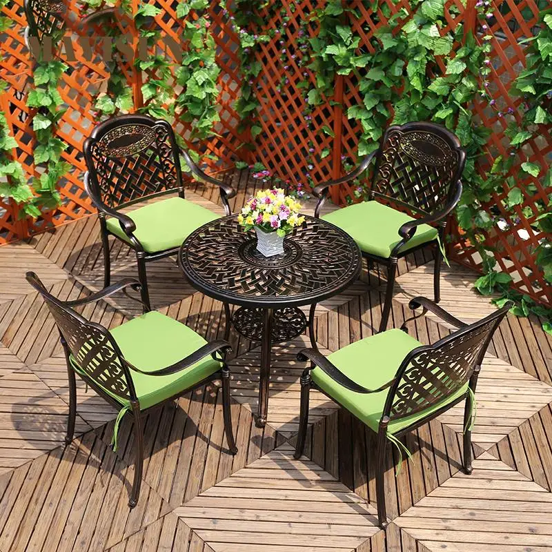Northern Europe Outdoor Cast Aluminum Table And Chairs Combination Light Luxury Villa Courtyard Garden Chaise Lounge Set