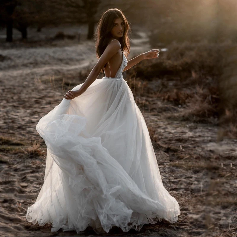 

2019 Illusion V-Neckline Backless A-line Wedding Dresses Sleeveless Sexy Open Back Layers Tulle Beach Casual Bridal Gowns AX211