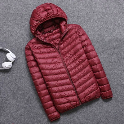 Hooded Wine Red Ультра-светильник, тонкий пуховик для мужчин, новинка, Осень-зима, тонкий, короткий, с капюшоном, теплый, белый утиный пух, пальто размера плюс, повседневная верхняя одежда - Цвет: Hooded Wine Red