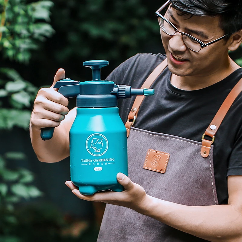 

Watering Sprayer 2L Hand Pressure Trigger Sprayer Bottle Garden Spray Bottle Plant Irrigation Watering Can Adjustable Nozzle