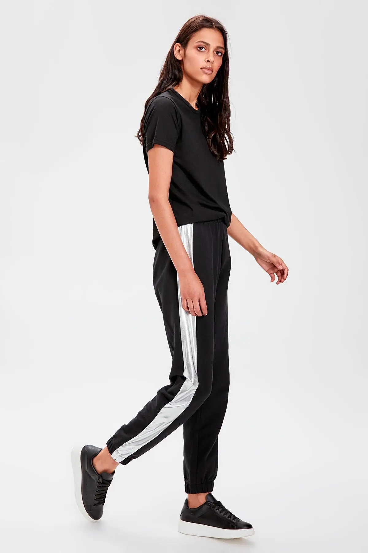 

Trendyol Black Sides Stripe Knit Sweatpants TWOAW20EA0017