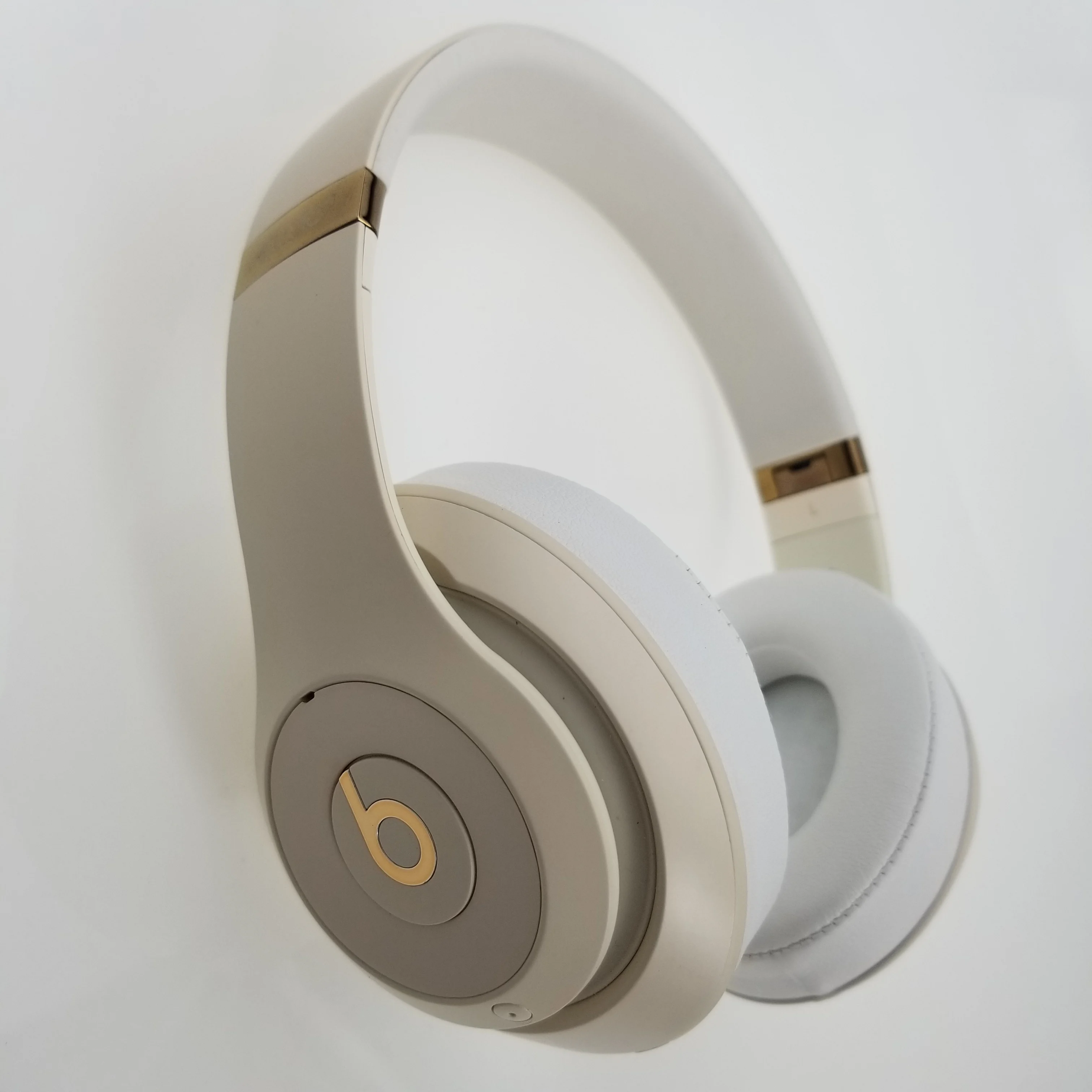 

Beats Studio3 Original Over-Ear Headset Hands-free Earphone Wireless Bluetooth Headphone Music Fast Charge Anti Noise