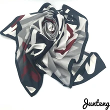 Модный женский квадратный шарф с принтом