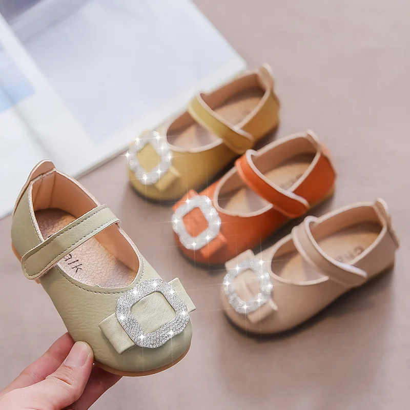 

Little Girls Shoes 2021 New Spring Baby Princess Shoes For Girls Leather Flats Shiny Rhinestone Soft Bottom Girl Party Shoes