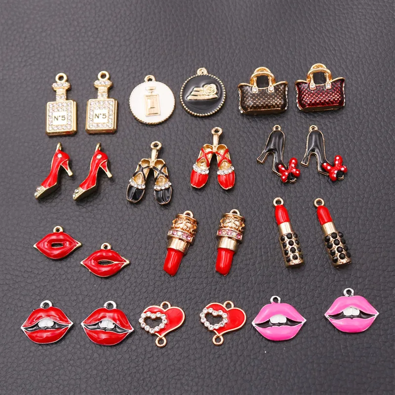 6 X RED LIPS ENAMEL COATED METAL CHARMS MAKE YOUR OWN JEWELLERY 