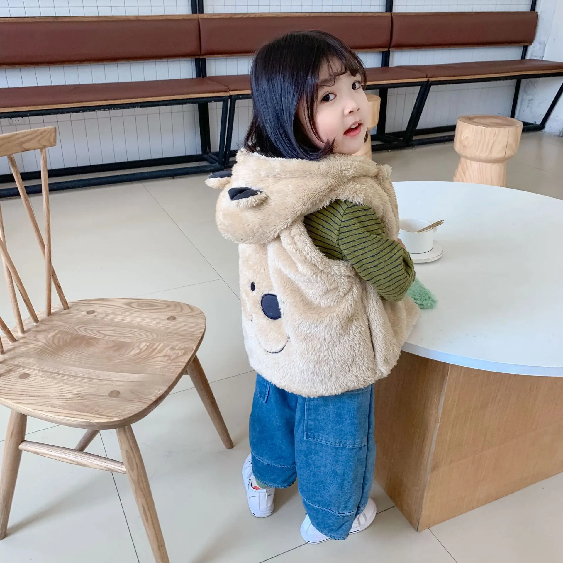 Жилеты для маленьких девочек 1, 2, 3, 4, 5, 6 лет, Детский жилет с капюшоном и заячьими ушками для девочек, детская одежда, осень-зима