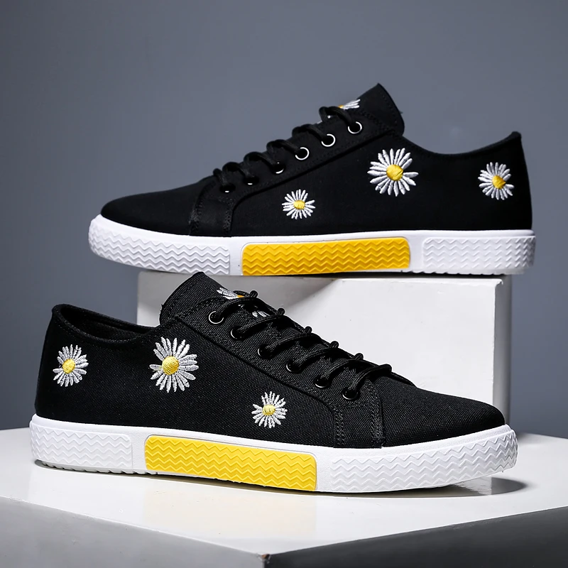 

Canvas Men Skateboarding Shoes Brand Sneakers Non-slip Male Sports Shoes Rubber Flat Men Walking Shoes Outdoor Man Shoe Footwear