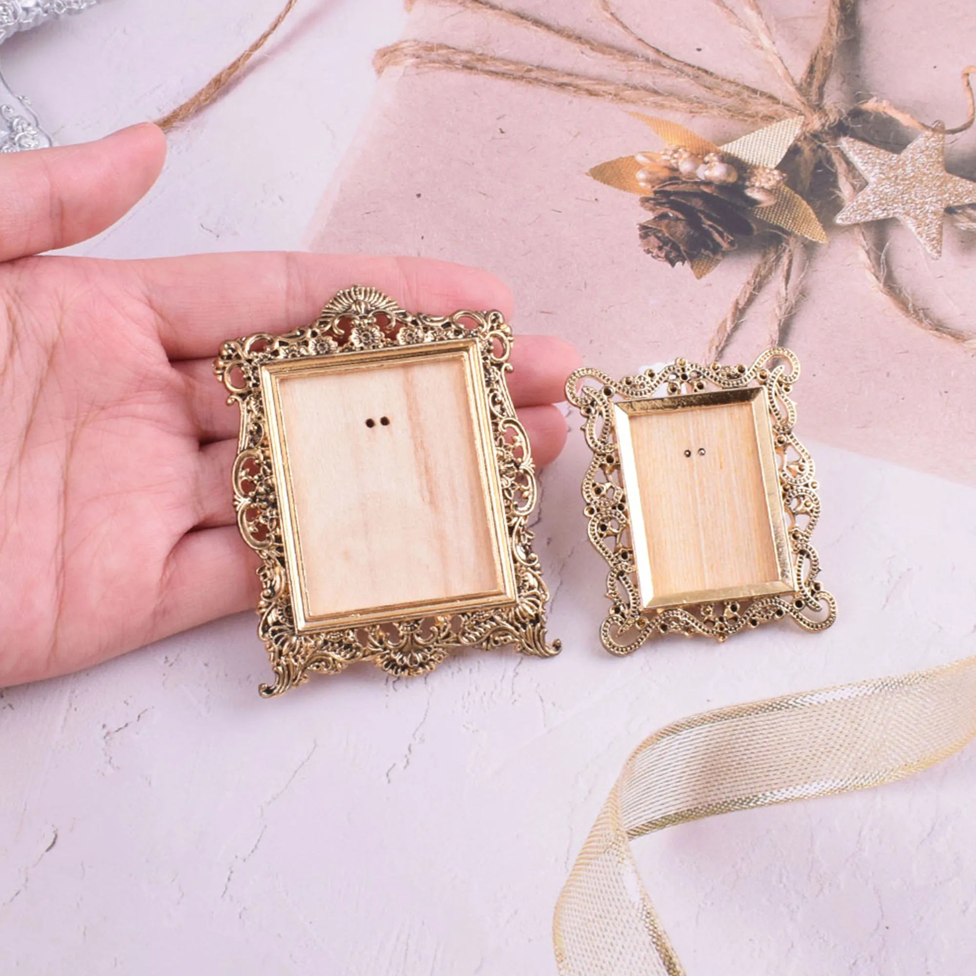 Set Di 5 Cornici In Miniatura Vintage Per Casa Delle Bambole | Bordi Dorati Intagliati | Formato Ovale E Rettangolare