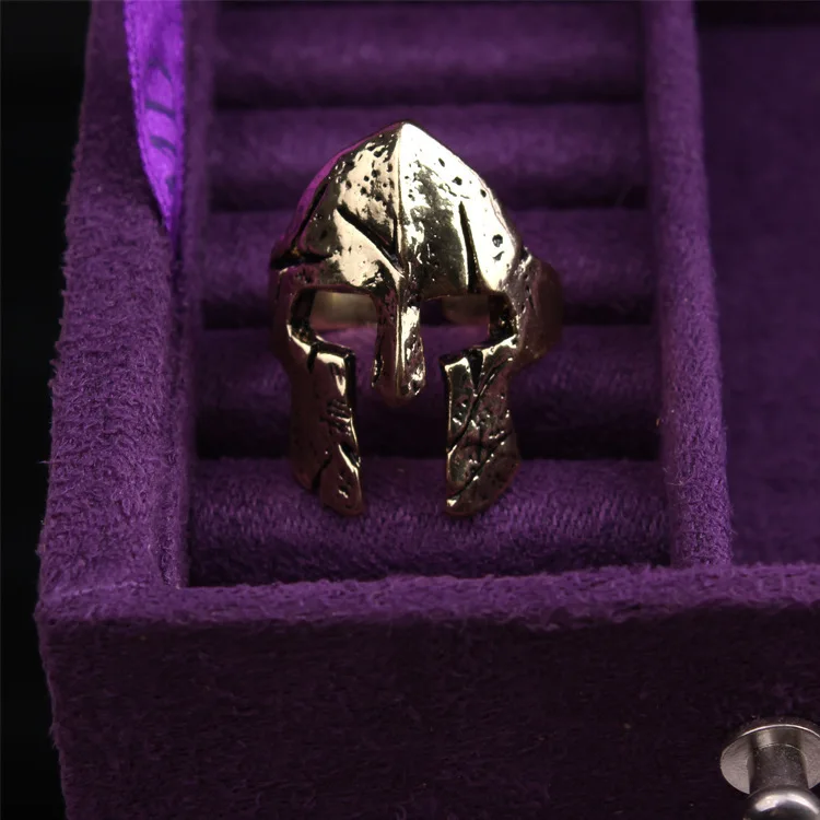 

Mask ring European and American fashion creative Spartacus mask ring personality helmet simple ring man