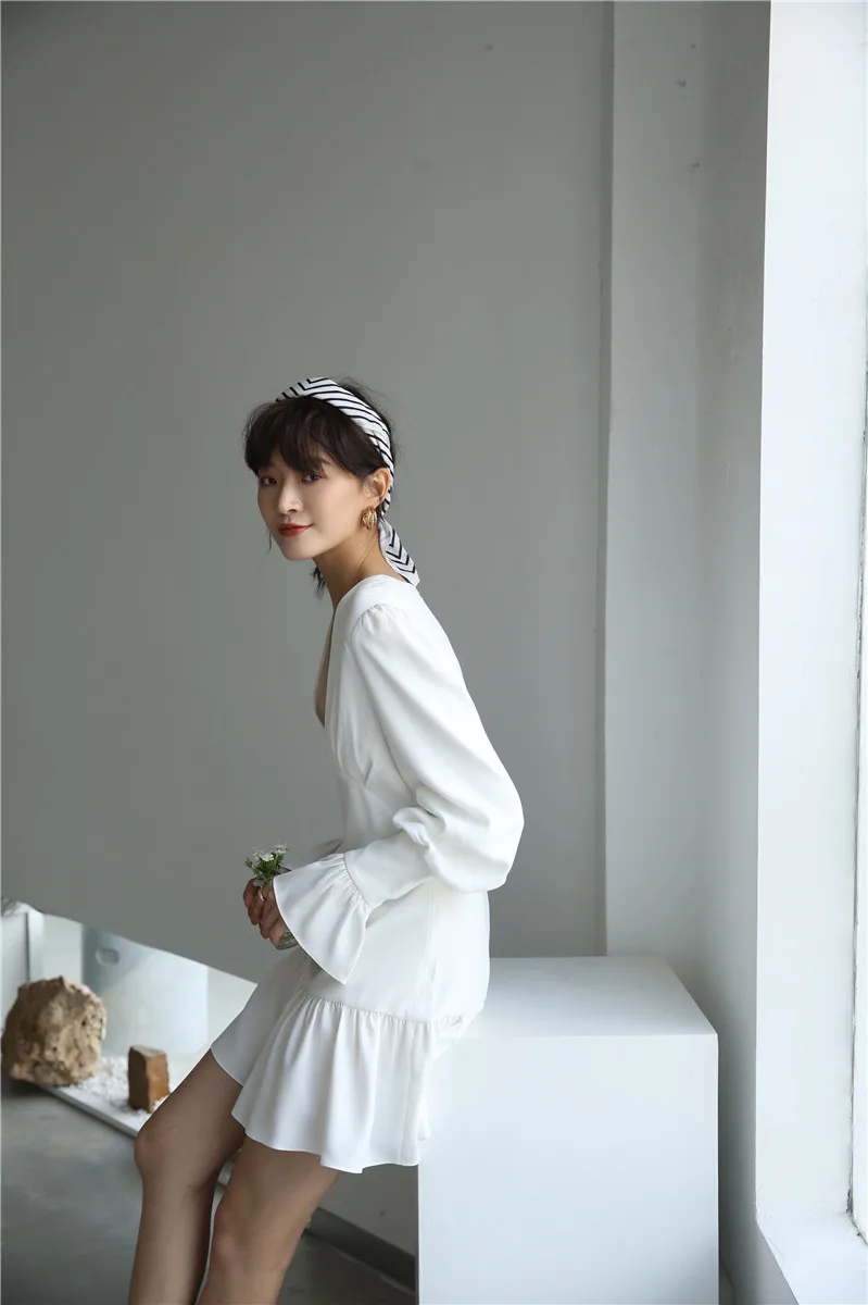 H54421a3bd7fe4b97a82d2d2f969841c5o - Spring Korean Deep V-Neck Long Flare Sleeves White Mini Dress