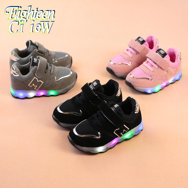 

2019 New Luminous Sneakers Basket Led Children Lighting Shoes Boys illuminated krasovki tenis infantil Glowing Girls Sneakers