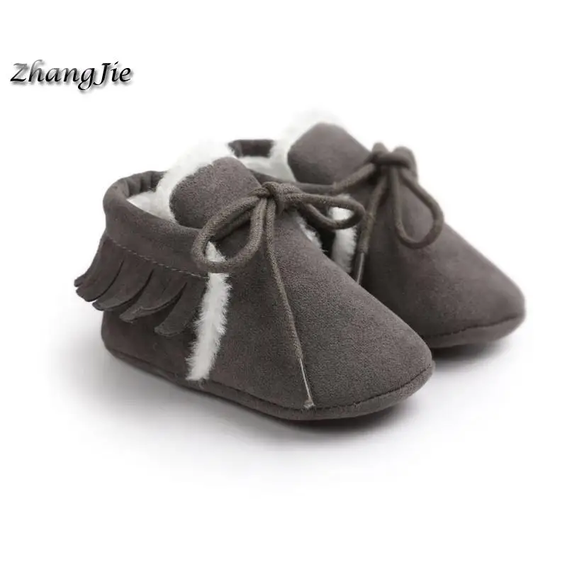 Мокасины для новорожденных мальчиков и девочек; нескользящая обувь с бахромой на мягкой подошве; обувь для малышей; обувь для первых шагов из искусственной замши; ZJ011