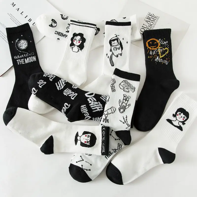 2020 New Autumn Black and White Sports Women Socks Cotton Cute Winter Socks Women Kawaii