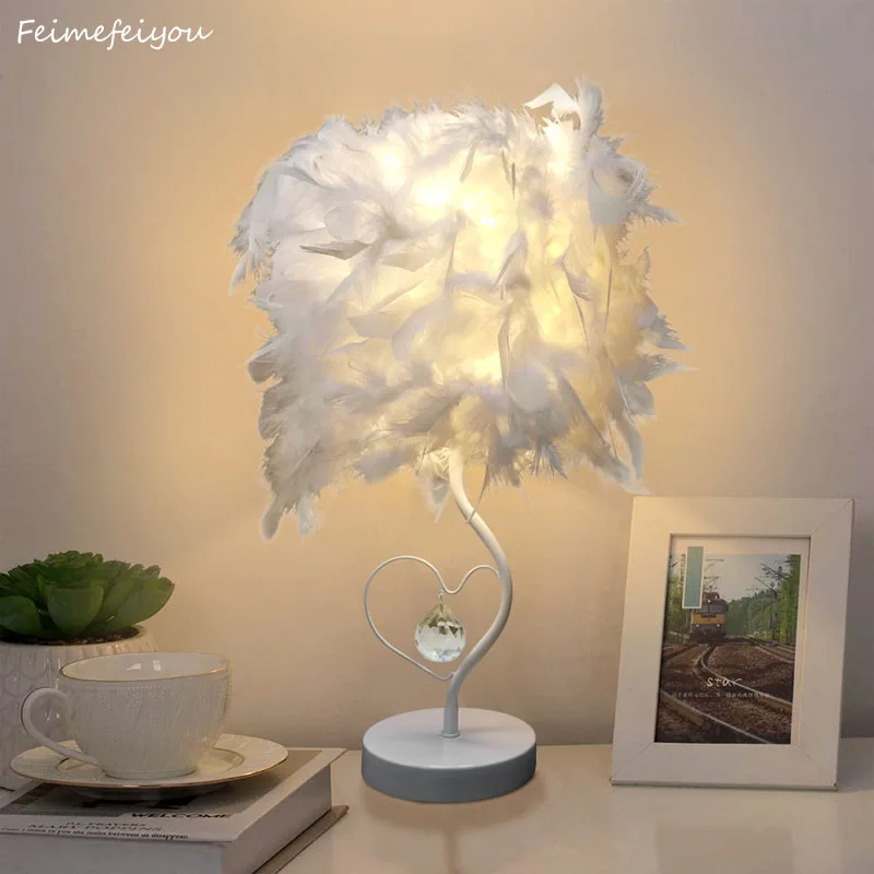 Feimefeiyou Bedside Reading Room Sitting Room Heart Shape Feather Crystal Table Lamp for bedroom Light art deco home planetarium
