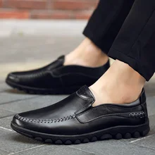 Мужская повседневная обувь из натуральной кожи; сезон весна; модные брендовые мужские лоферы; винтажные мокасины; дышащая обувь без шнуровки; Цвет Черный; обувь для вождения