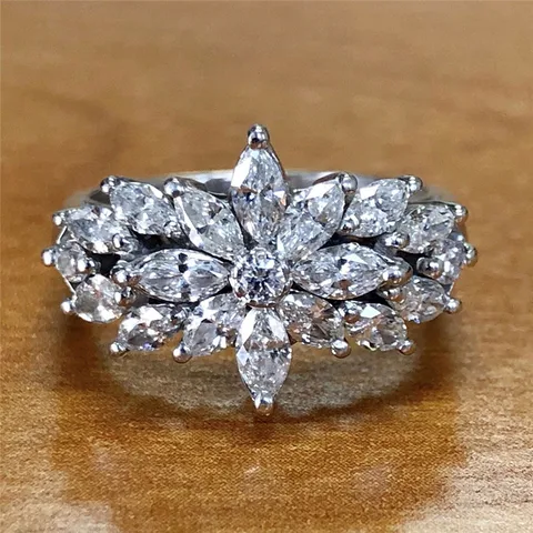 Romantic Crystal Flower Rings Women Full Dazzling CZ Wedding Ceremony Party Lady's Ring Fancy Accessories Fashion Jewelry