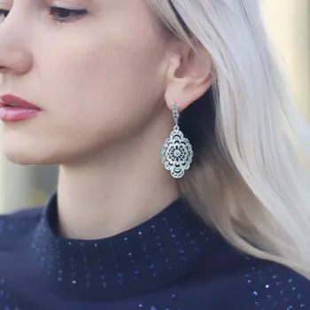 

Ajojewel New Retro Hollow Flower Drop Earrings For Women Vintage Black Rhinestone Jewelry For Party Gifts