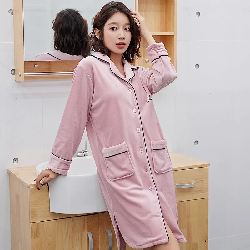 

2019 Autumn and Winter Pajamas Women's Warm Bathrobe Long-sleeved Warm Gold Velvet Embroidered Robe Loose Home Clothes Sleepwear