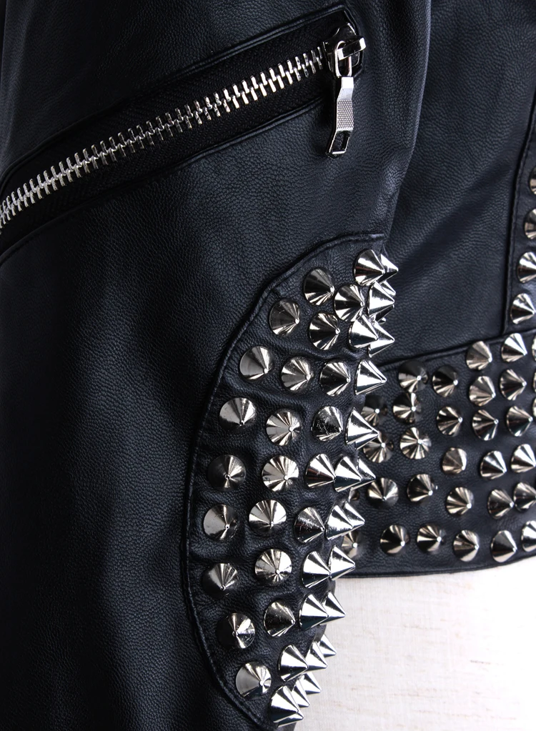 jaqueta de couro com espinhos