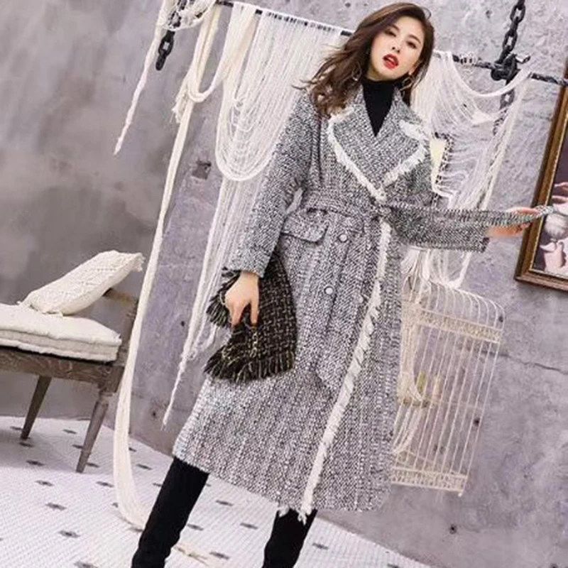 TWOTWINSTYLE лоскутное твидовое женское пальто с кисточками, воротник с лацканами, длинный рукав, высокая талия, на шнуровке, Женское пальто, осенняя мода, новинка