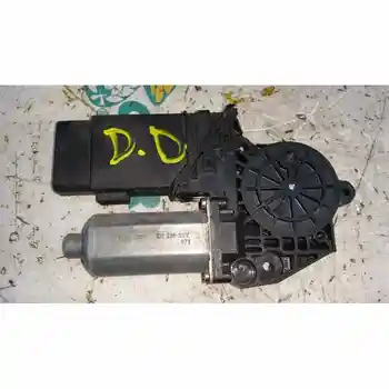 

WINDOW MOTOR FRONT RIGHT VOLKSWAGEN GOLF IV SALOON (1J1)