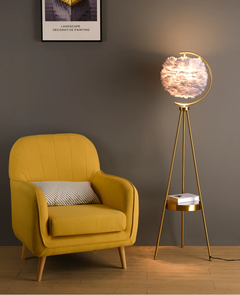 Lâmpada de Mesa Assoalho para o Quarto Moderm Criativo Ouro Vertical Triângulo pé Pena Lâmpada Sala Estar Remoto Luz 2 Moderm criativo ouro vertical lâmpada de mesa