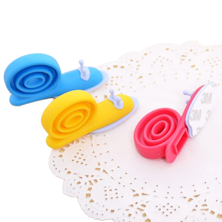 

1pcs Anti-pinch Safety Baby Silicone Door Stop Security Card Home Decor Colors Hanging Cute Cartoon snails Style