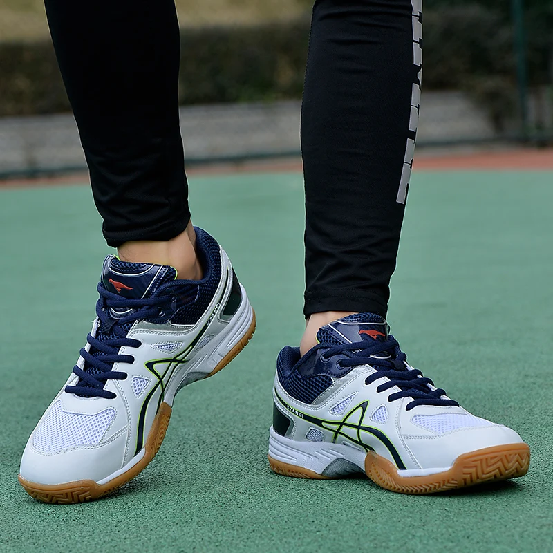 2020 Brand Men Womens Tennis Shoes Silver Red Lightweight Lace Up Badminton Sneakers Big Size 39-46 Volleyball Shoes New