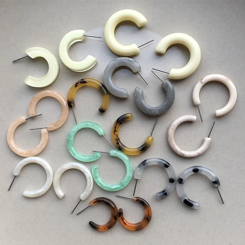 

UJBOX Factory Wholesale Multicolor Small Thin Hoop Earrings Women Acrylic Resin Leopard Green White Yellow Earrings