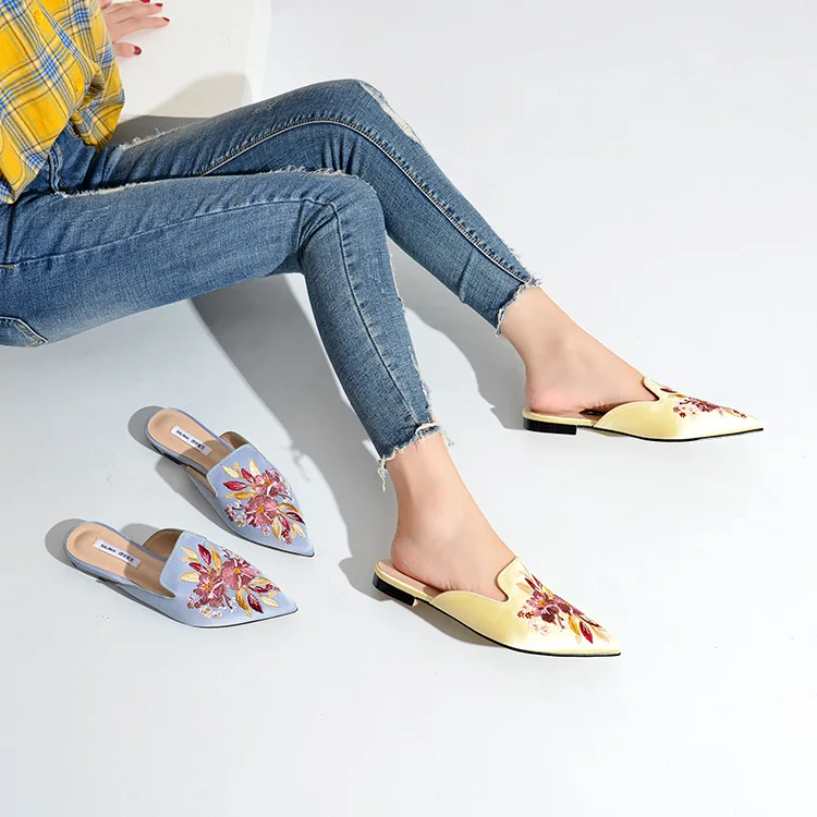 

Small CK New Style Retro Muller Sandals Women's Classical Embroidered Flower Pointed-Toe Low Heel Shoes Outdoor Slipper Women's