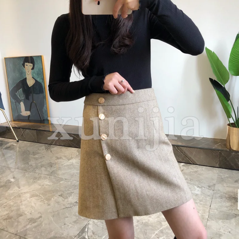 

A Generation of Woolen Fabric Versatile Skirt Entity