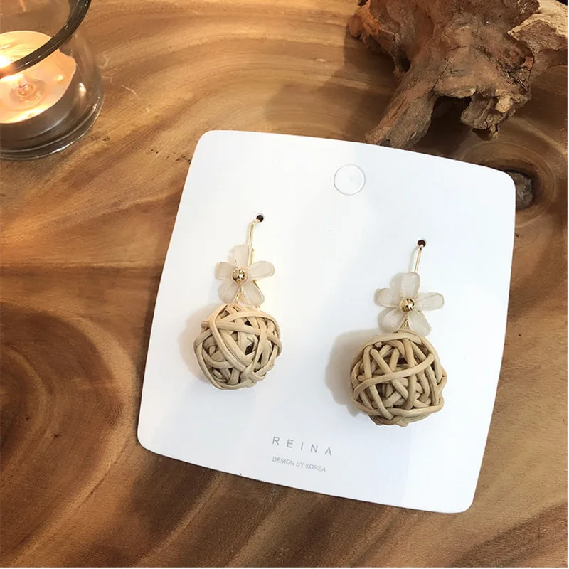 

Korean Rattan Straw Weaving Ball Opal Flower Earrings Holiday Wind Wave Simian National Wind Ladies Ear Rings 2019