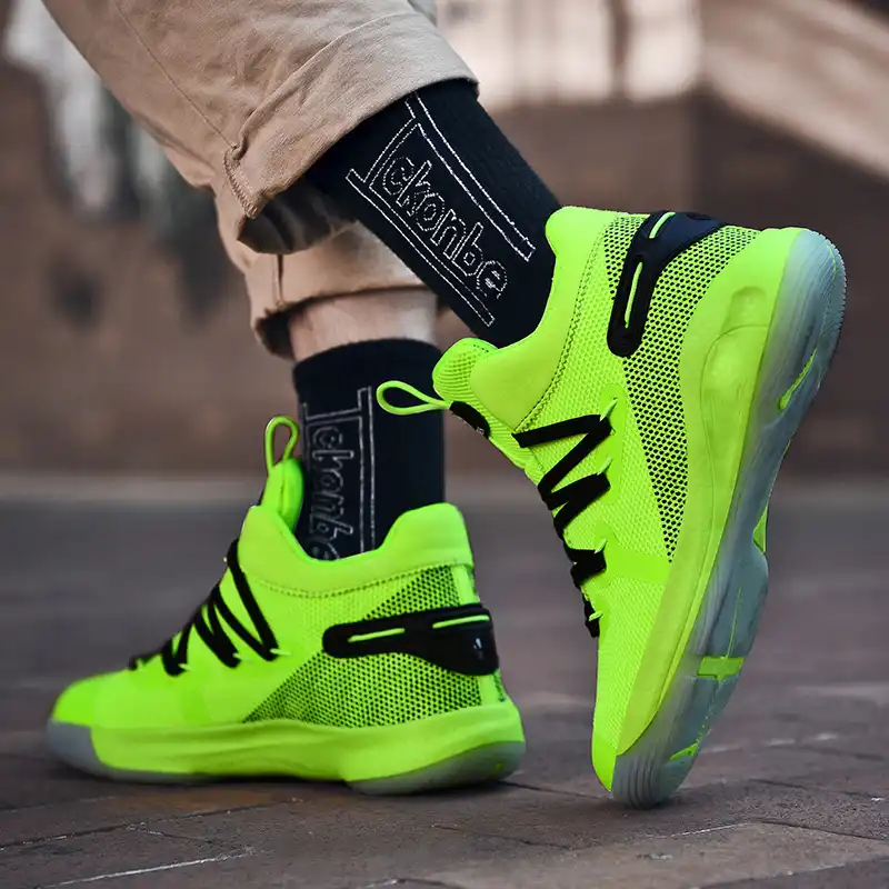 tenis verde fluorescente
