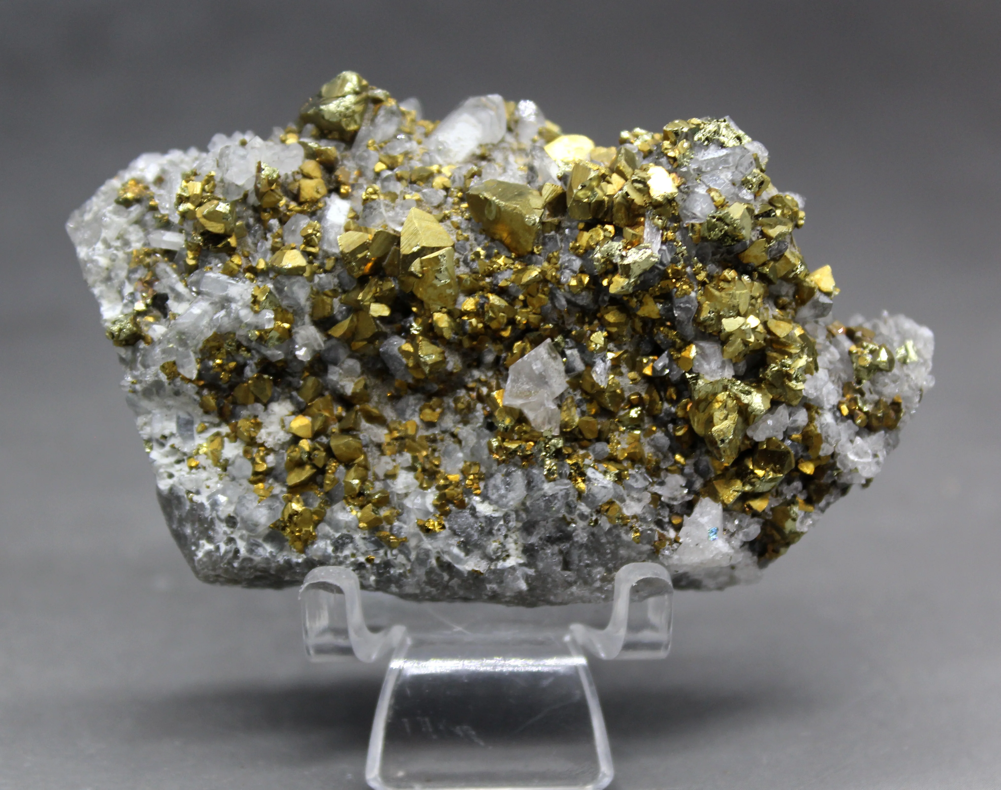

76g Natural Shiny chalcopyrite and crystal symbiotic mineral crystal specimen Stones and crystals Rough quartz
