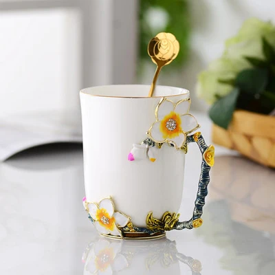 Креативная индивидуальная керамическая кружка, европейская ложка с трендом пары, чашки для питьевой воды, домашние кофейные чашки, кружка - Цвет: white