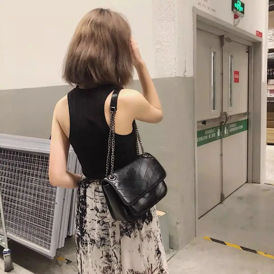 

European and American fashion leather handbags star with the same paragraph Messenger bag shoulder oblique diamond chain handbag